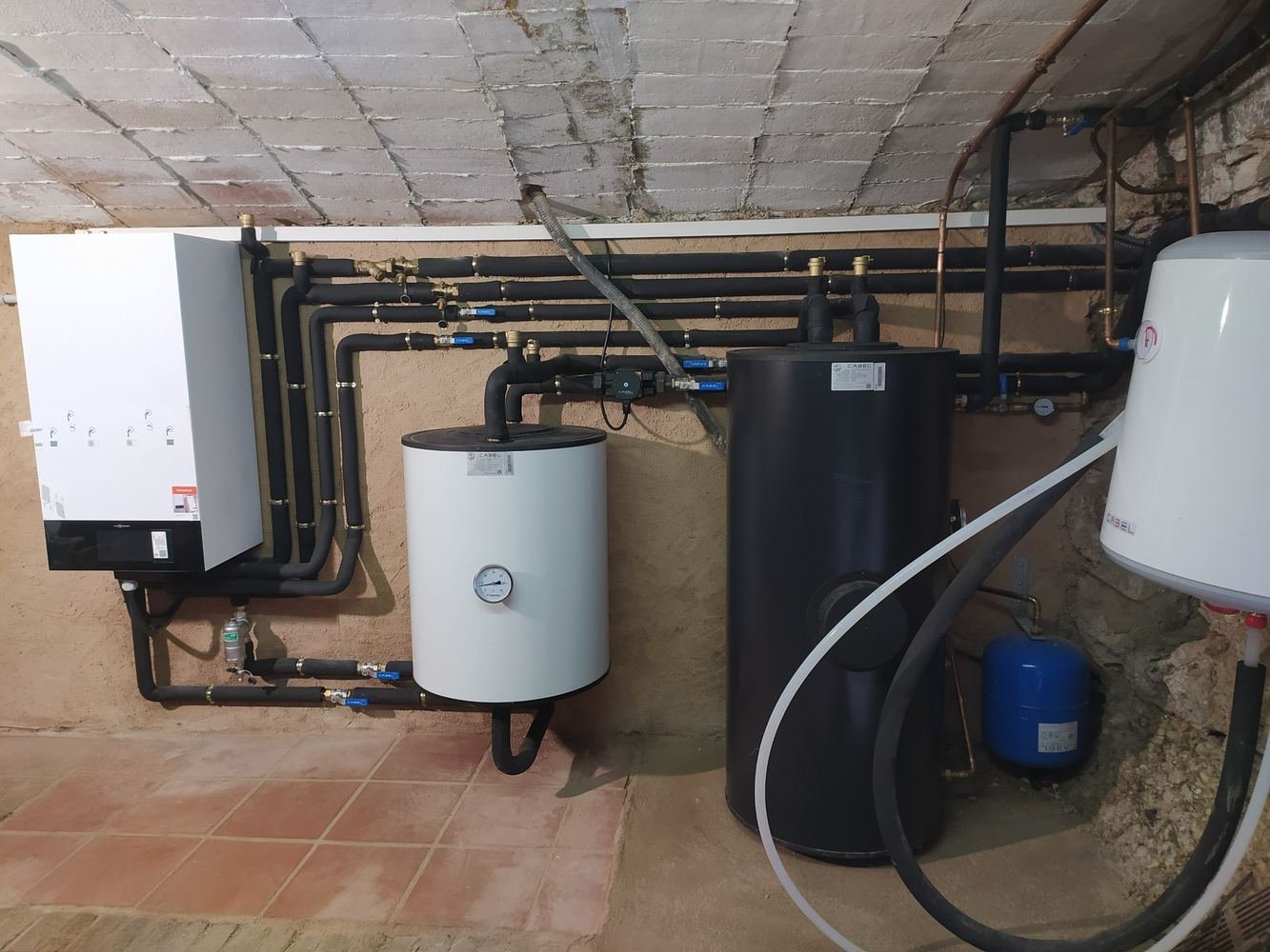 Aerotermia para calefacción y agua caliente en Sant Llorenç Savall | InstalSavall